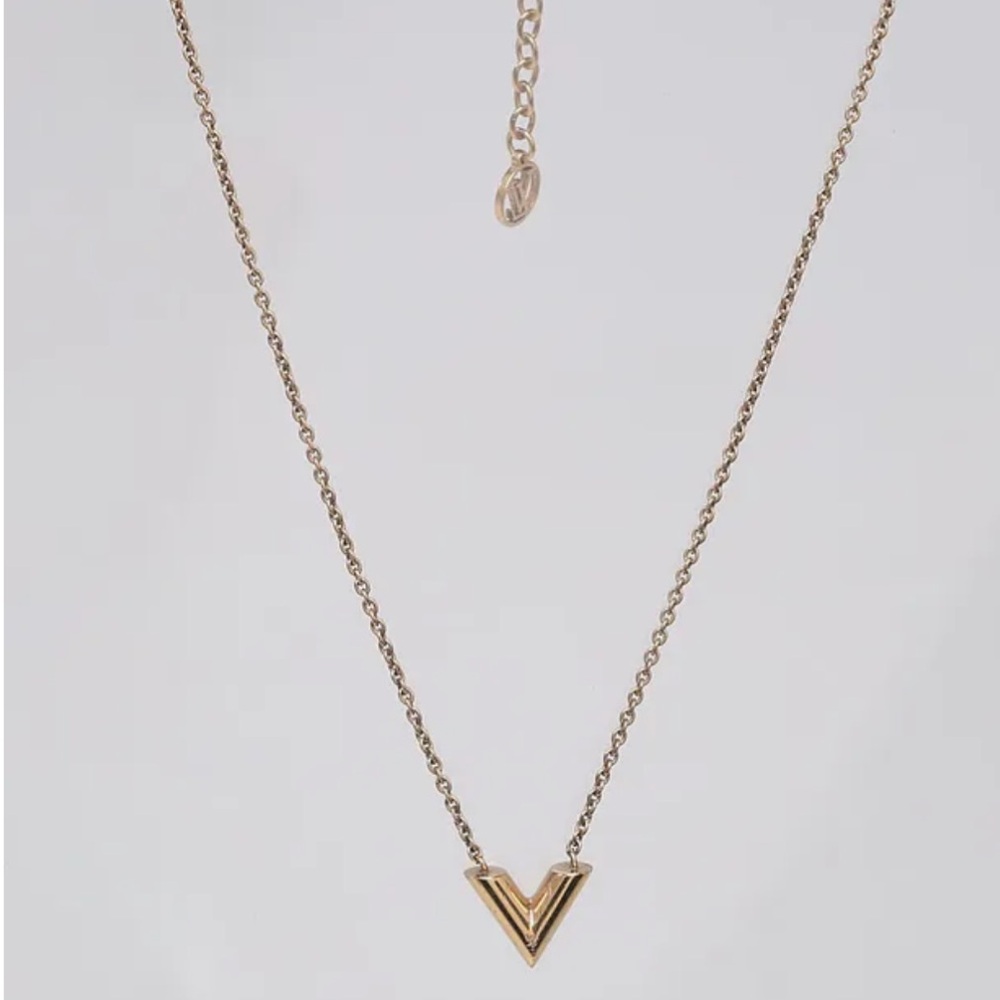 Louis Vuitton Essential V Necklace - Picture 2 of 9
